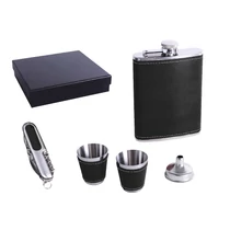Flaska szett, töltővel, bicskával 2 db kis pohárral , fekete, 240 ml Flaska szett, töltővel, bicskával 2 db kis pohárral , fekete, 240 ml